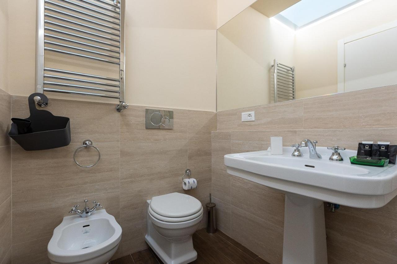 Spa Apartment Via Barberini Rome Extérieur photo