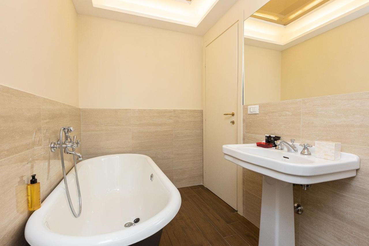 Spa Apartment Via Barberini Rome Extérieur photo