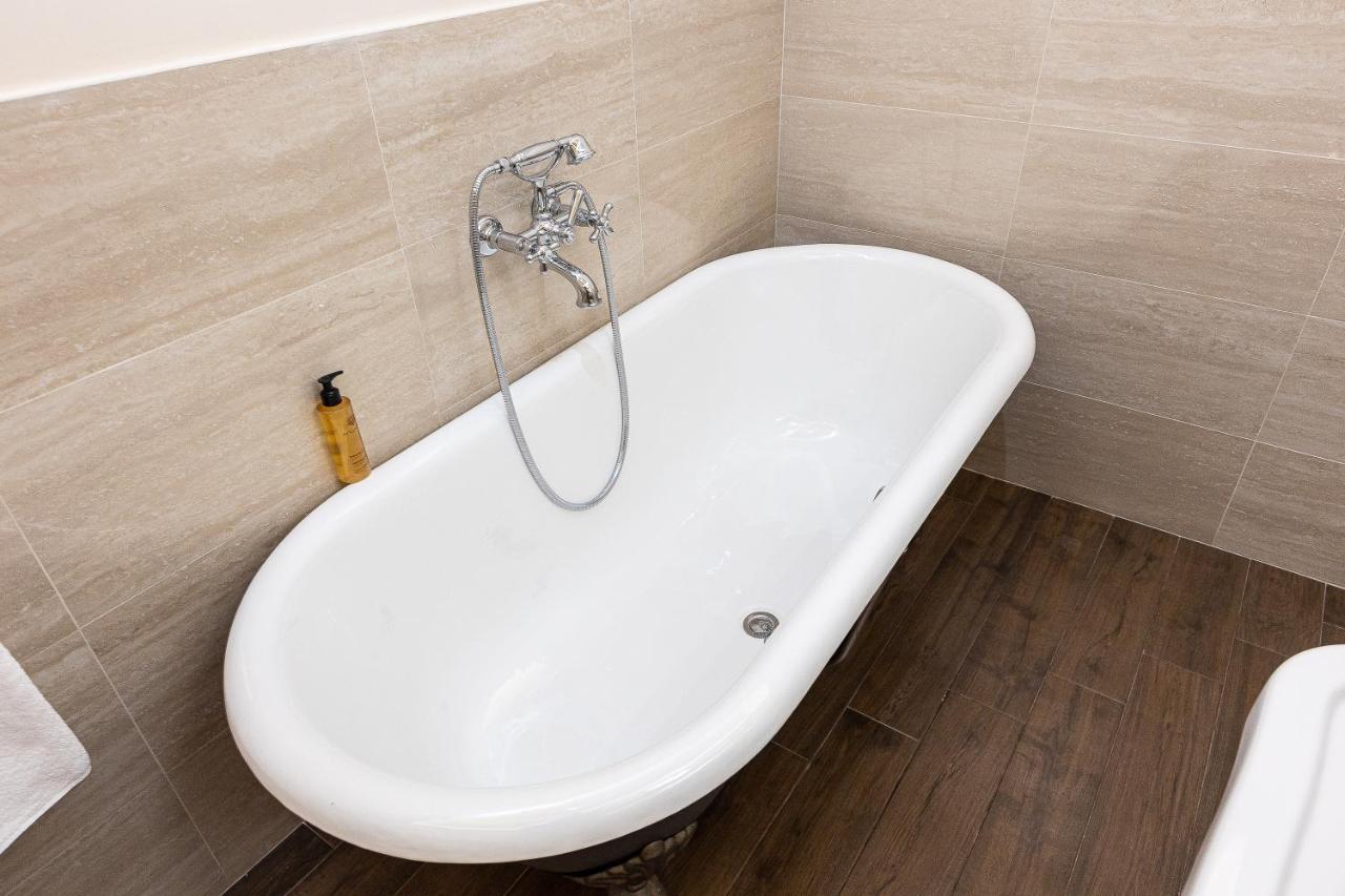 Spa Apartment Via Barberini Rome Extérieur photo