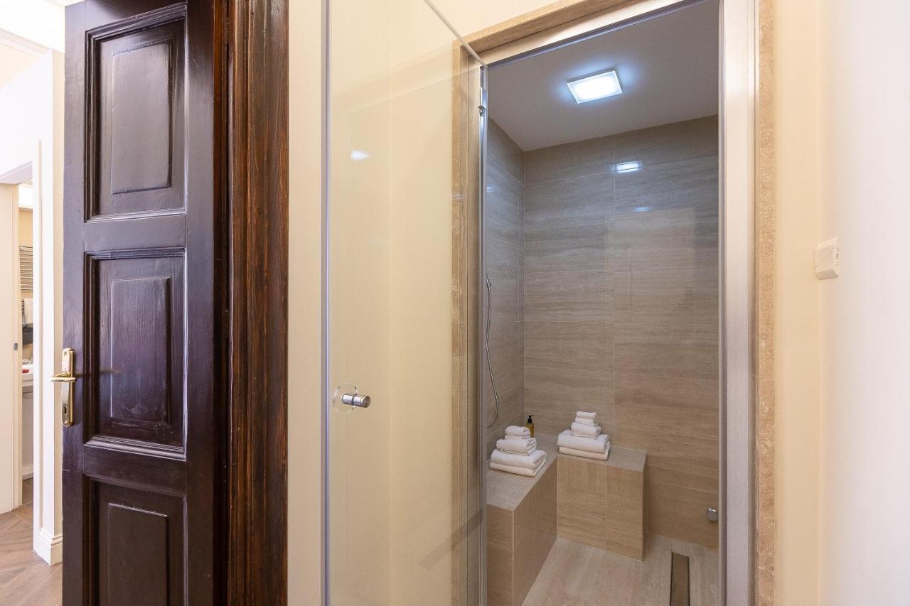 Spa Apartment Via Barberini Rome Extérieur photo