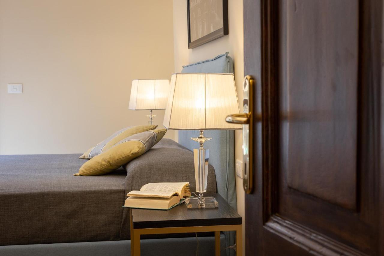 Spa Apartment Via Barberini Rome Extérieur photo