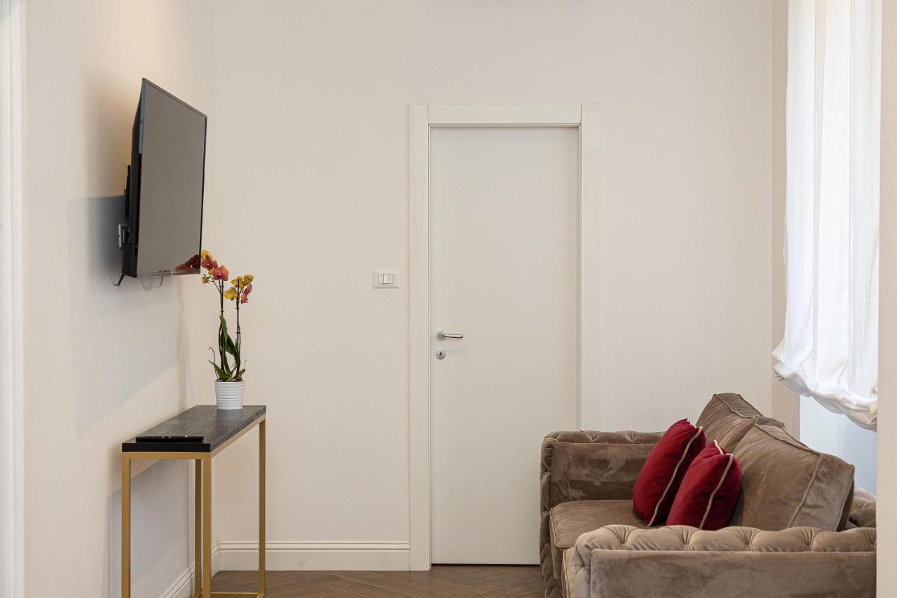 Spa Apartment Via Barberini Rome Extérieur photo