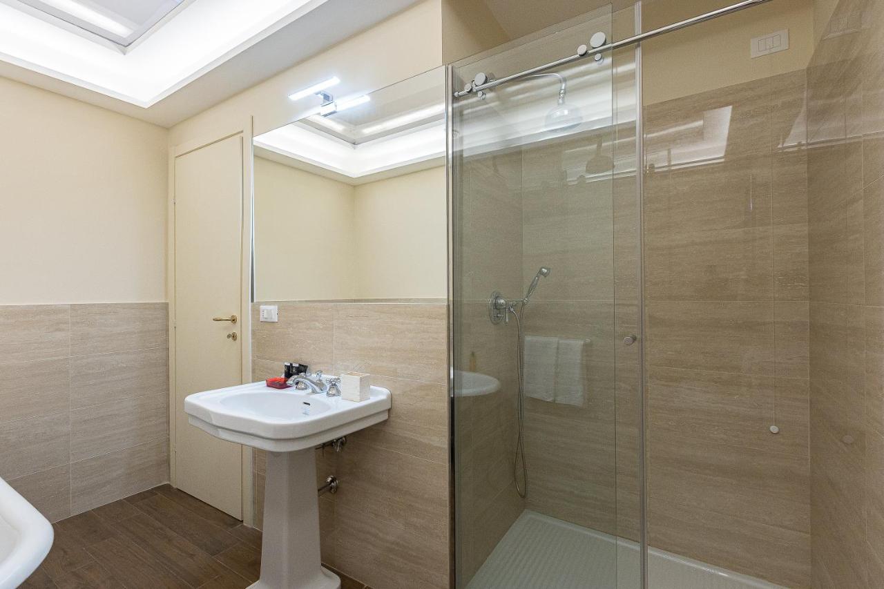 Spa Apartment Via Barberini Rome Extérieur photo